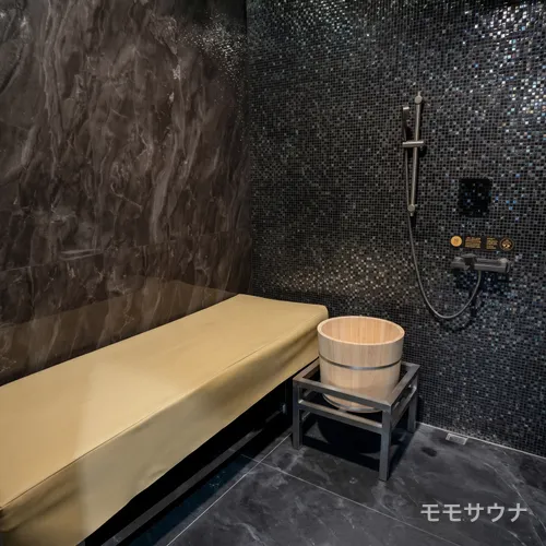 ゴールド仕立てのシャワーブース、マカオ
